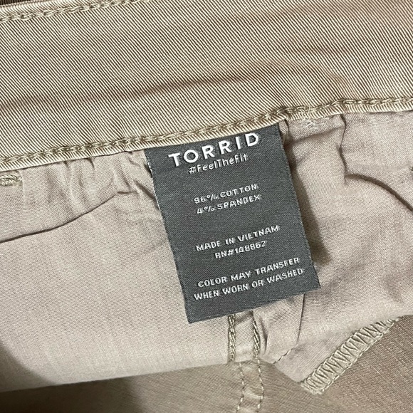 Torrid khaki button front short size 22 - Picture 10 of 13